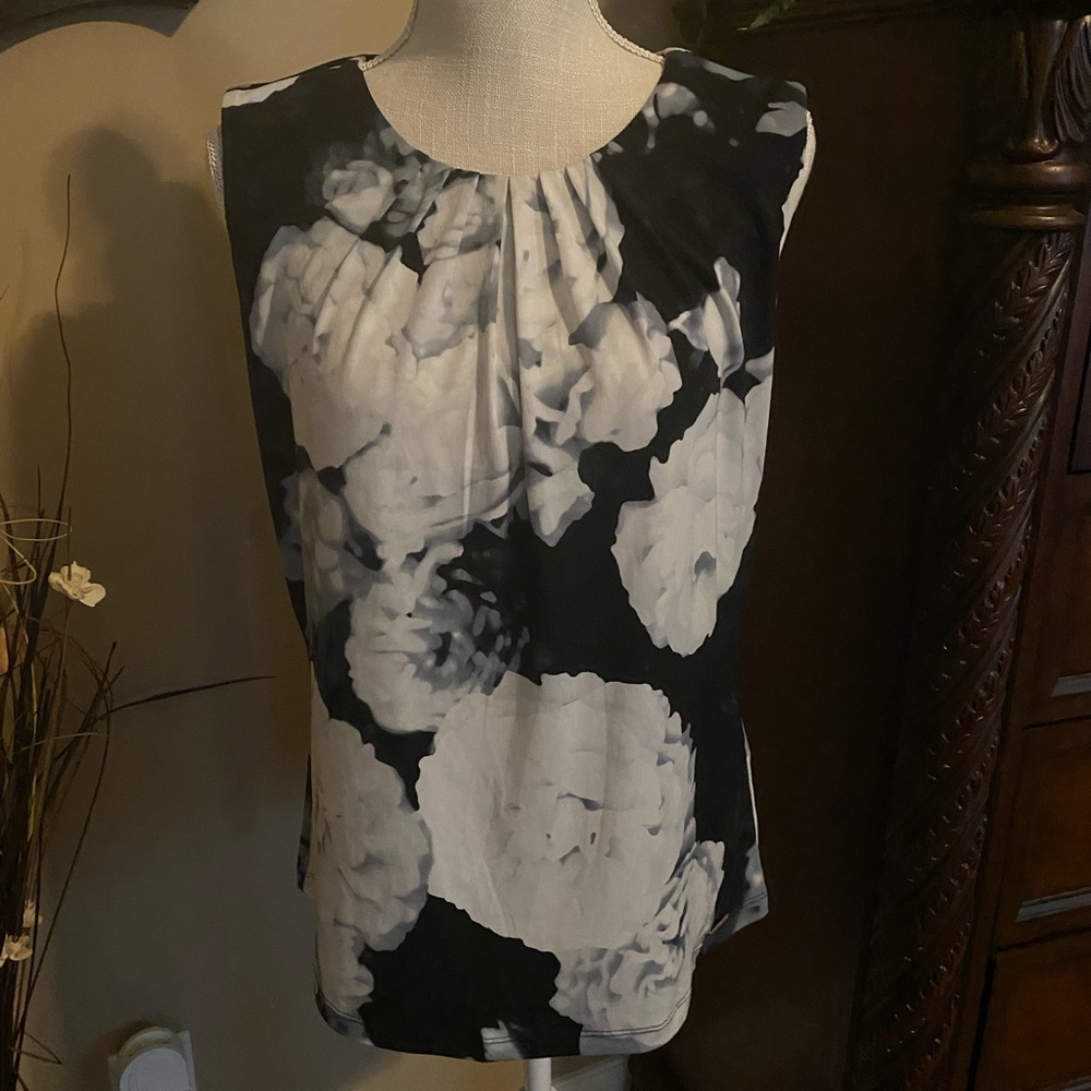 Calvin Klein - Jersey pleated round neck sleeveless top. Nice pattern!